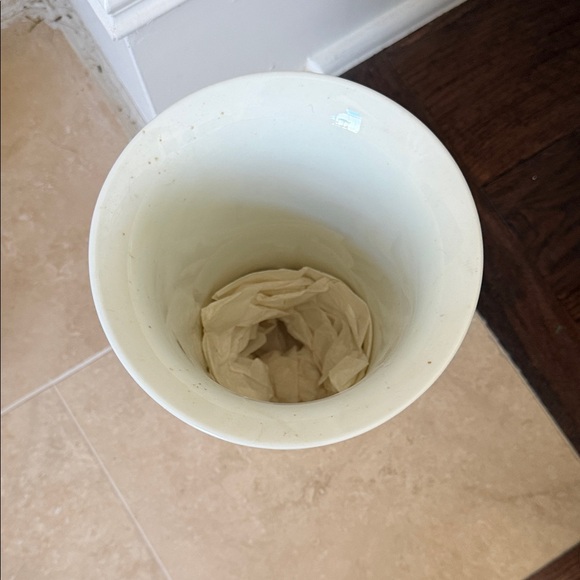 Lenox Smithsonian Collection Saxony Vase Floral Ceramic Vase with Gold Accents - Picture 2 of 3